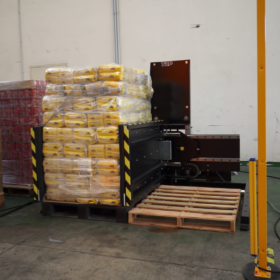 Pallet changer side mover