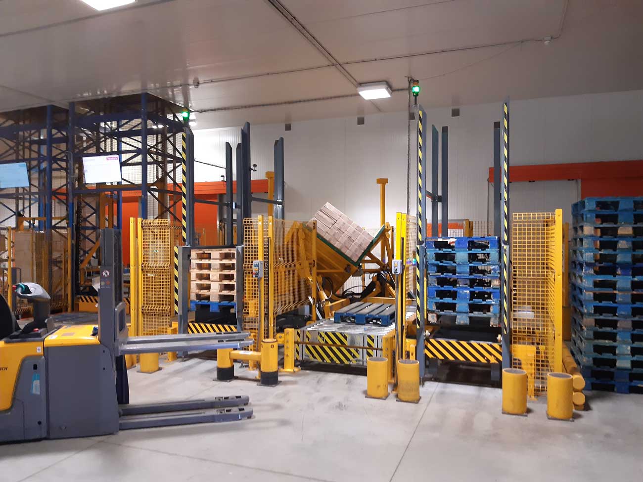 pallet storage area pallet staker v-shape minilogy