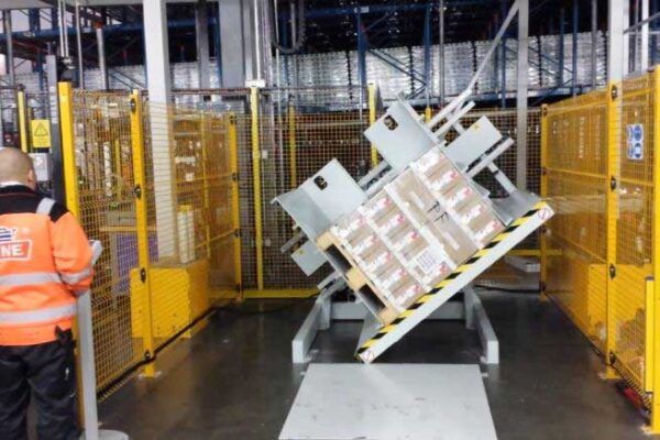 Pallet turner solution for warehouse efficiency