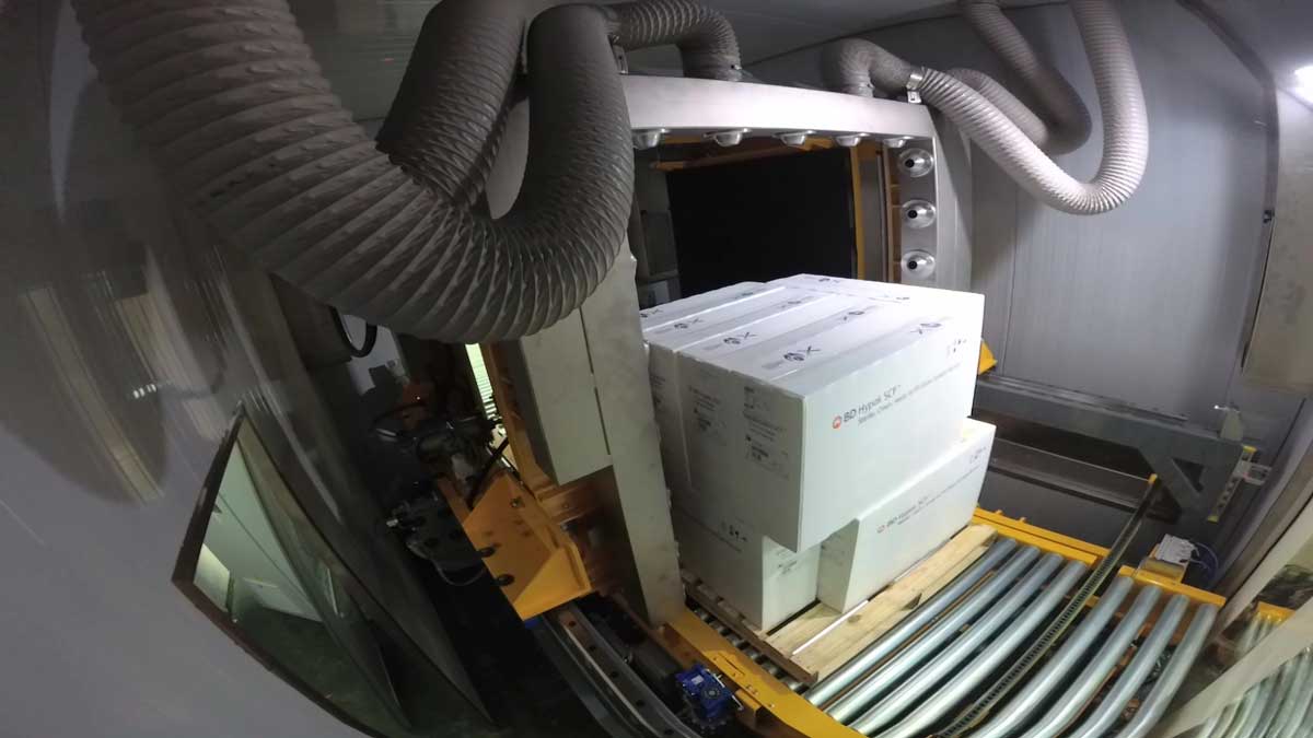 Cleaning airlock with precision - Removing debris for optimal functionality.